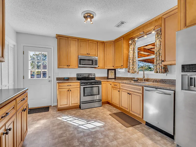 3811 Acorn Ave — Photo 11