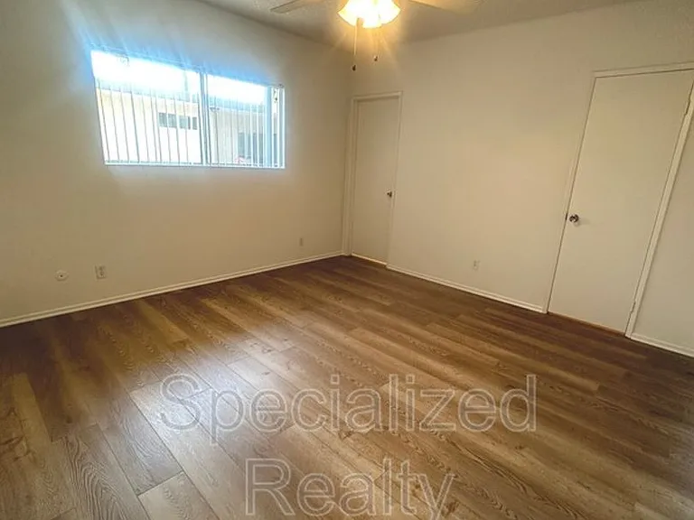 824 E Windsor Rd — Photo 8