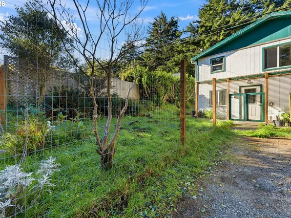 805 Coast Guard Hill Rd, Port Orford, OR 97465