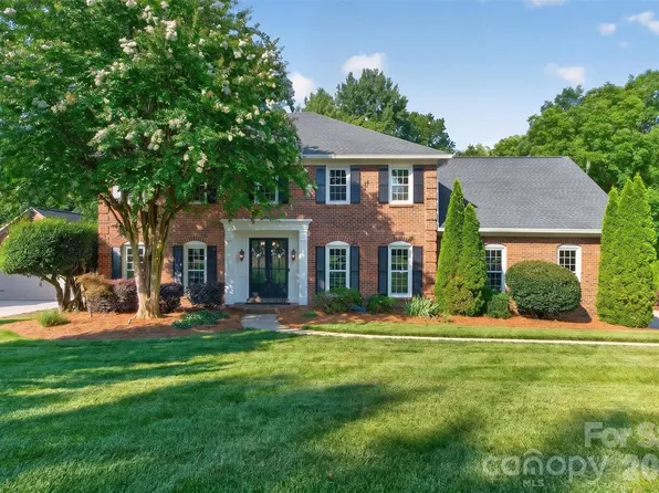 1231 Manicott Dr, Matthews, NC 28105