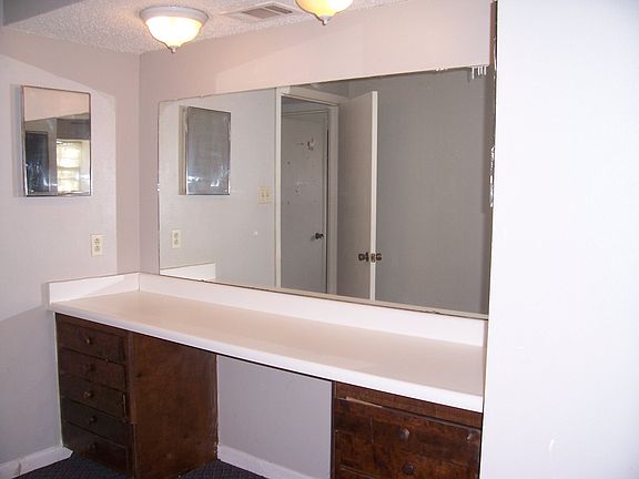 Dressing area in master