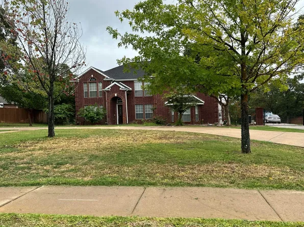 906 Shady Bend Dr, Kennedale, TX 76060