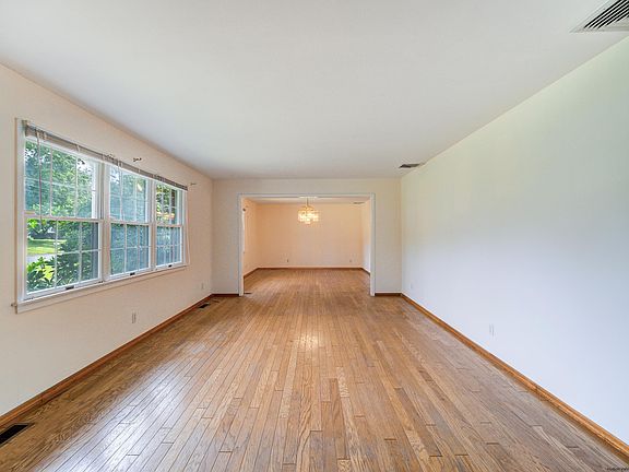 4th image of 156 Hilltop Drive