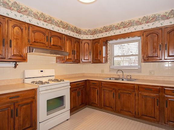 3rd image of 8385 Lonkar Dr