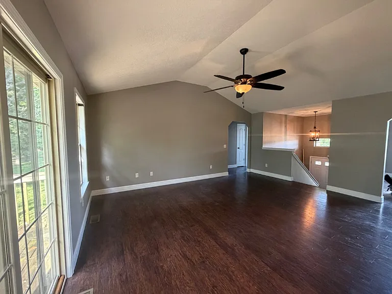260 Roundhill Rd — Photo 7