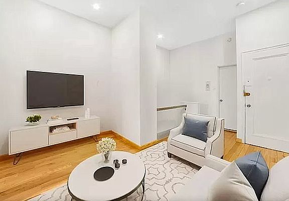 2nd image of 313 E 78th St #1G