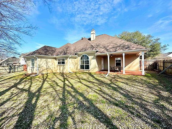 3rd image of 605 N Windover Ln