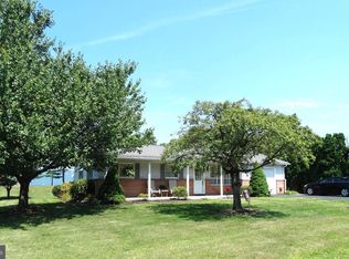 4 Canterbury Dr, Chambersburg, PA 17201