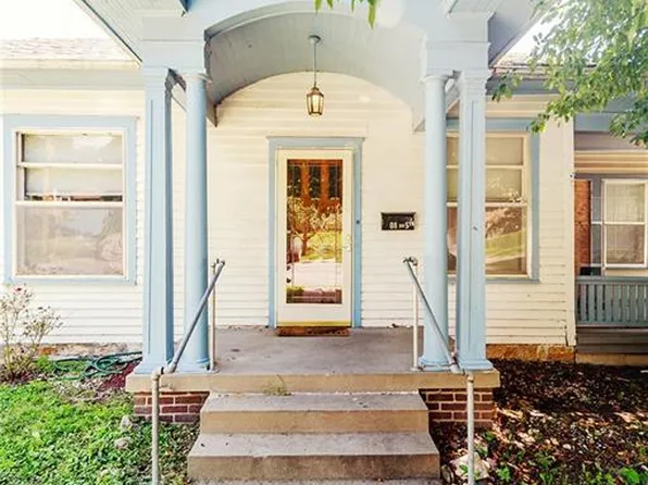 708 N 5th St, Atchison, KS 66002