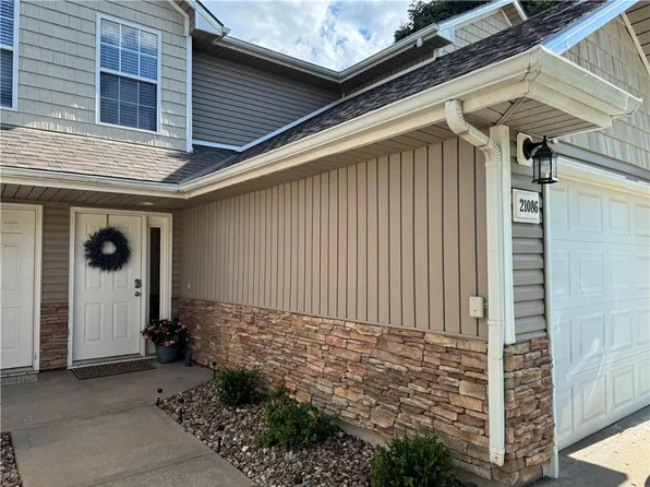 21086 Millridge St, Spring Hill, KS 66083