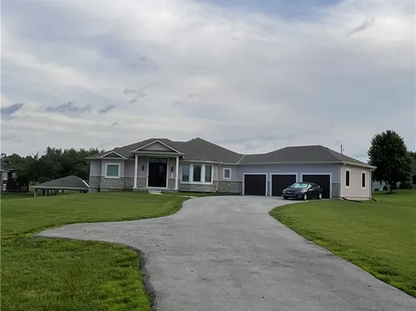 18144 Evans Rd, Tonganoxie, KS 66086