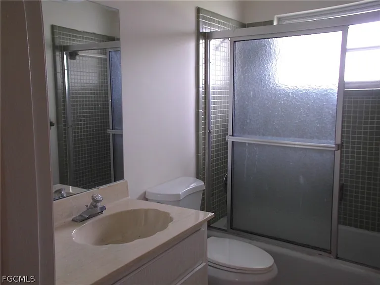 242 S Lake Dr — Photo 11