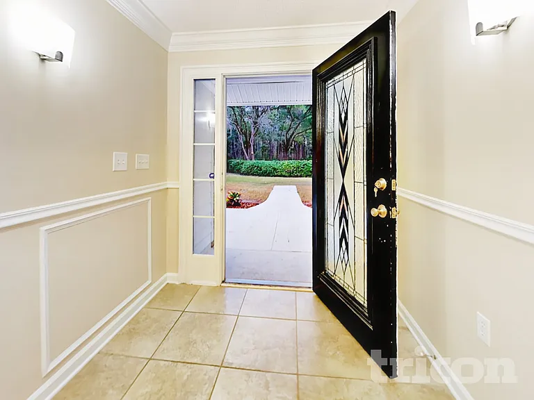 832 Worth Rd — Photo 2