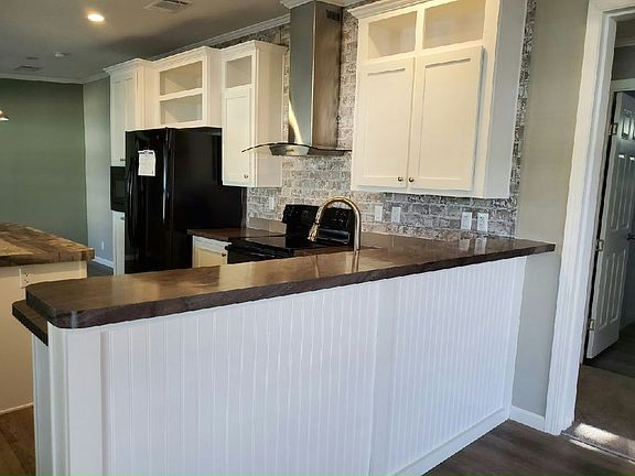 4th image of 13106 Lemon Ave