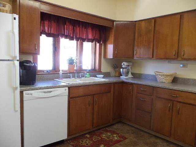1st image of 407 W Calverley Ave