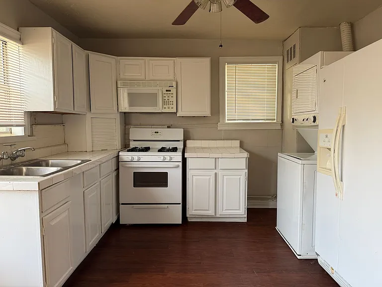 237 Pershing Ave #4 — Photo 1