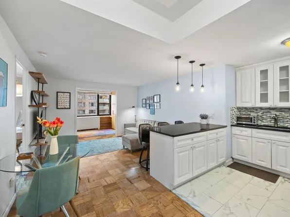 305 East 40th Street image 1 of 19