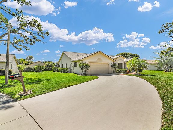 3rd image of 2660 Riviera Drive