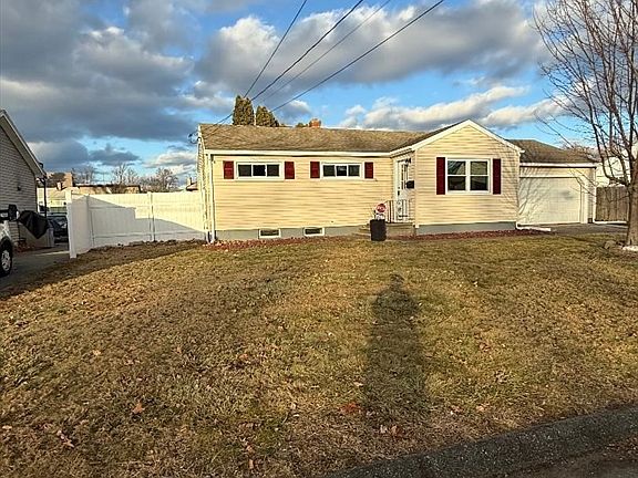 3rd image of 36 Daley St