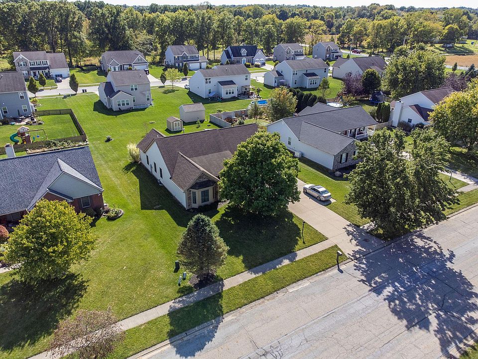 1st image of 40 Zellers Ln