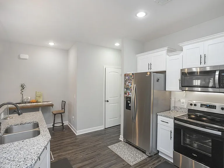 1003 Villa Cir — Photo 9