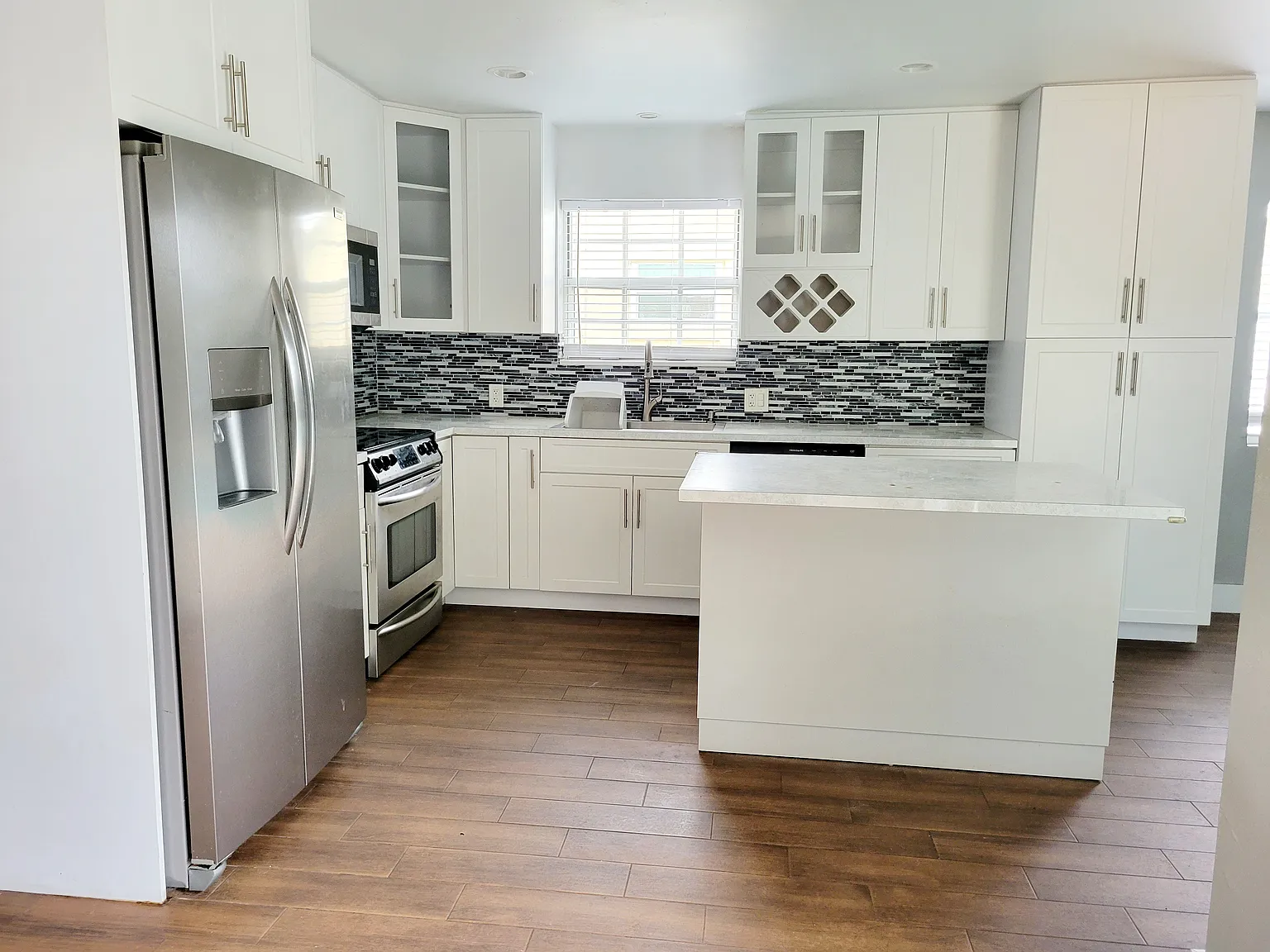 3 bed, 2000 sqft, $3,700 — Photo 2