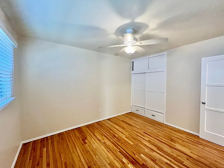 2447 Boundary St — Photo 4