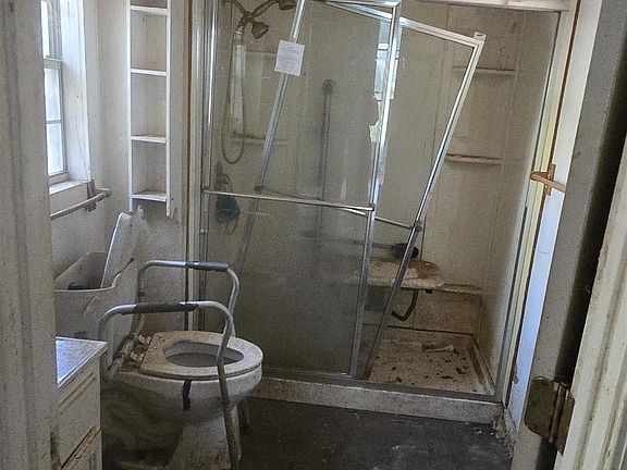 5th image of 312 Rice St