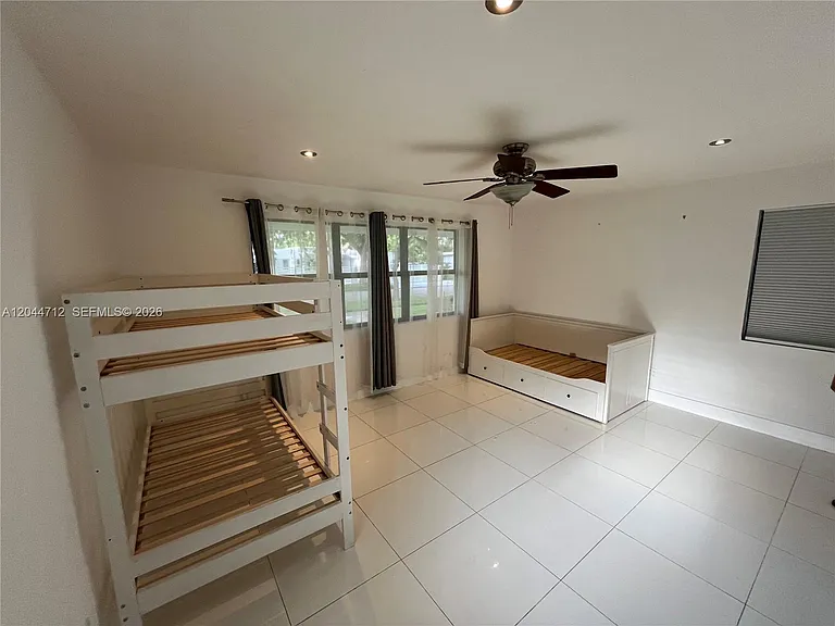 2115 Alamanda Dr — Photo 15