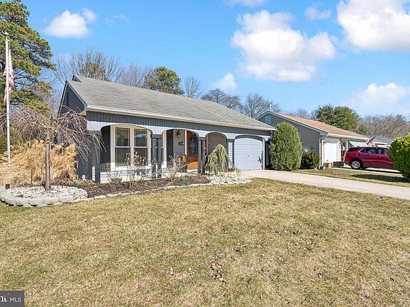 3rd image of 20 Buxton Ct