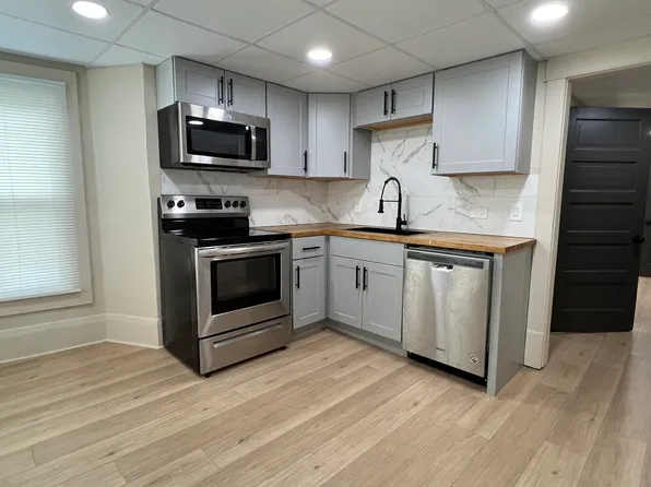 651 Wooster Rd W APT 2, Barberton, OH 44203