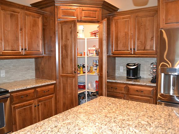 lots of cabinet space!