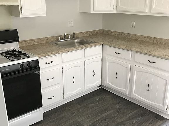 5th image of 28645 Dawson St