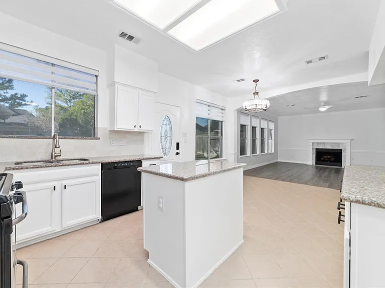 20415 Longspring Dr — Photo 10