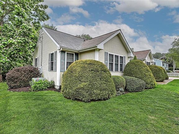 3rd image of 4 Spencer Ct