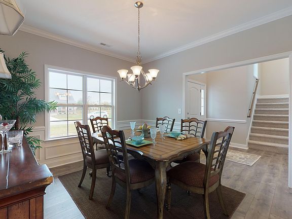 5th image of 340 Oleander Drive