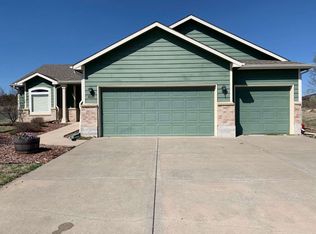 927 Coyote Dr, Junction City, KS 66441