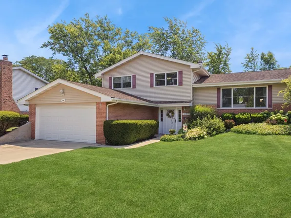 701 69th St, Darien, IL 60561