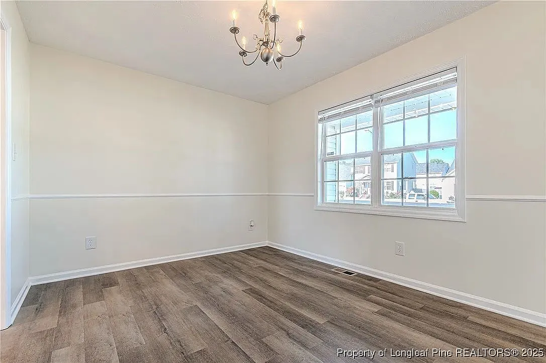 4 bed, 2.5 bath, 1686 sqft, $2,400 — Photo 4