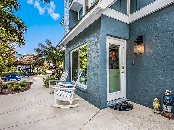 5th image of 322 TARPON STREET