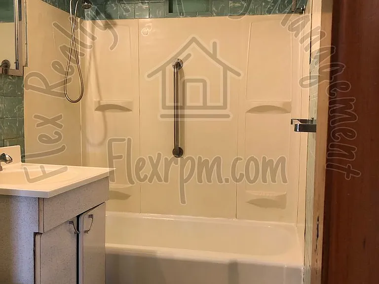 227 Everett St — Photo 8