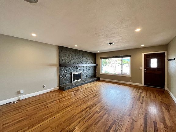 5th image of 2055 Coronado Ave