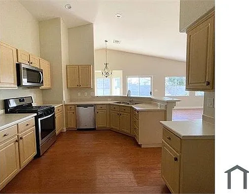 4 bed, 1834 sqft, $2,998 — Photo 3