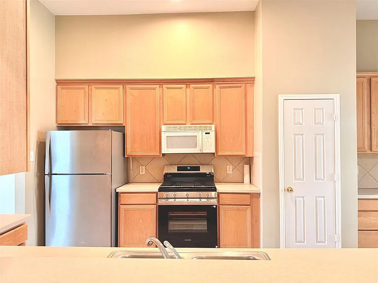 16518 Wheatmill Ct — Photo 12