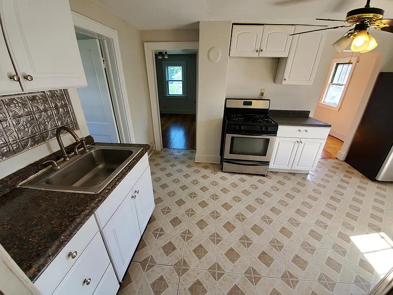 18 Albany Ave #2 — Photo 3