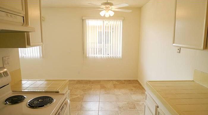 Kitchen / Dining Area