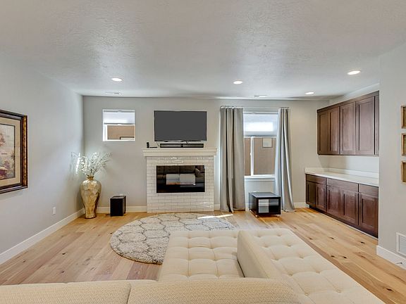 3rd image of 1419 E Komenda Way