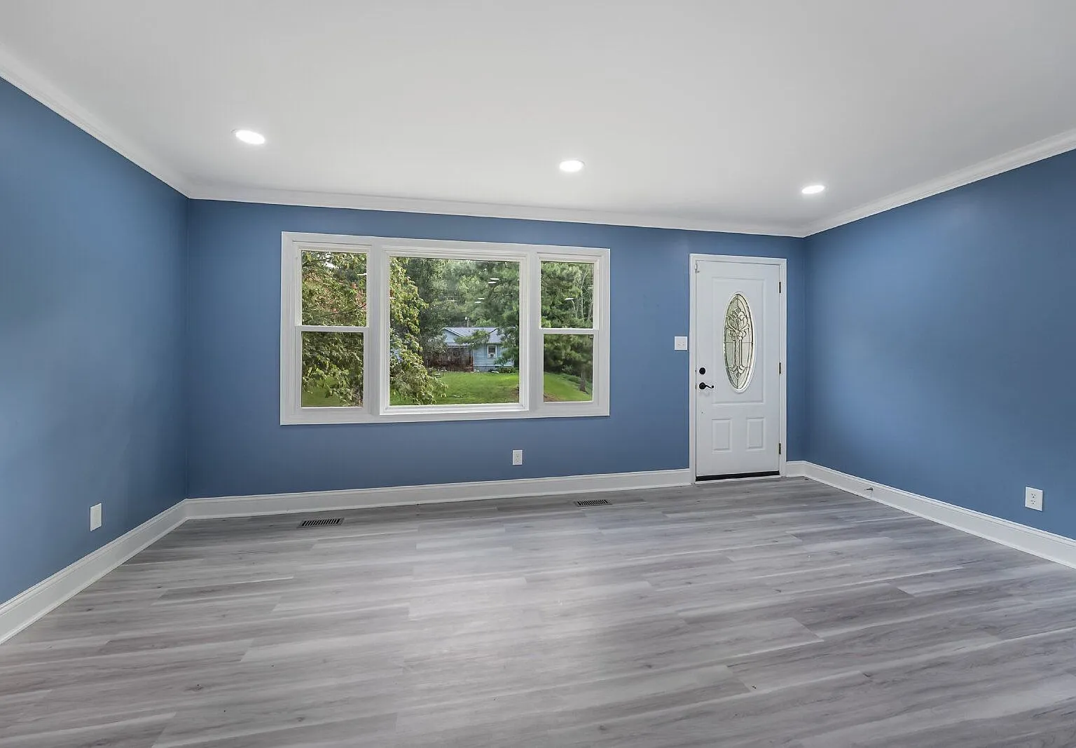 3 bed, 2.0 bath, 1724 sqft, $2,100 — Photo 4