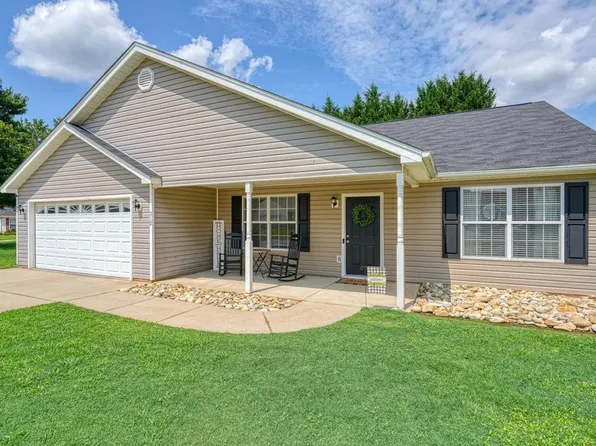 312 Steelman Dr, Inman, SC 29349