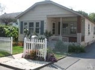 9 10th Ave, Huntington Station, NY 11746